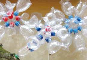 blüten auf ast | 2009 | Montage aus Gebrauchsmaterialien